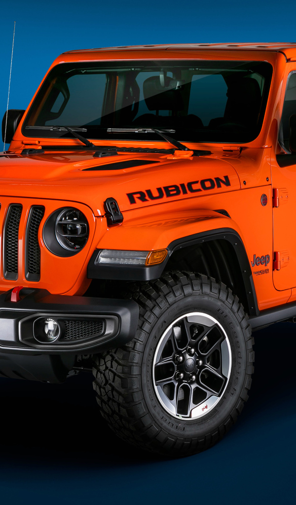 Оранжевый Jeep Wrangler Unlimited Rubicon 2018 года на синем фоне