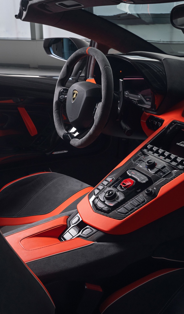 Салон автомобиля Lamborghini Aventador SVJ 63 Roadster 2020 года