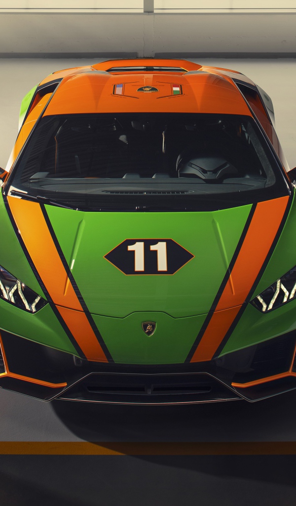 Быстрый Lamborghini Huracan EVO GT, 2020 года вид спереди 