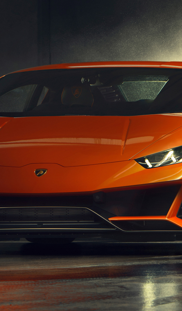 Оранжевый спортивный Lamborghini Huracan EVO, 2019 года в гараже