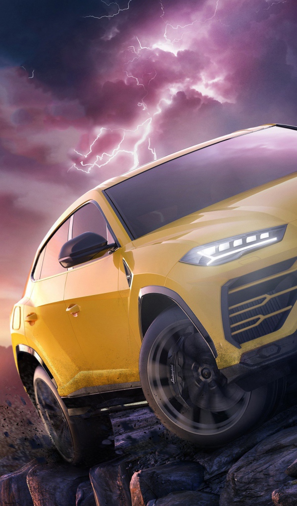 Желтый внедорожник Lamborghini Urus в горах