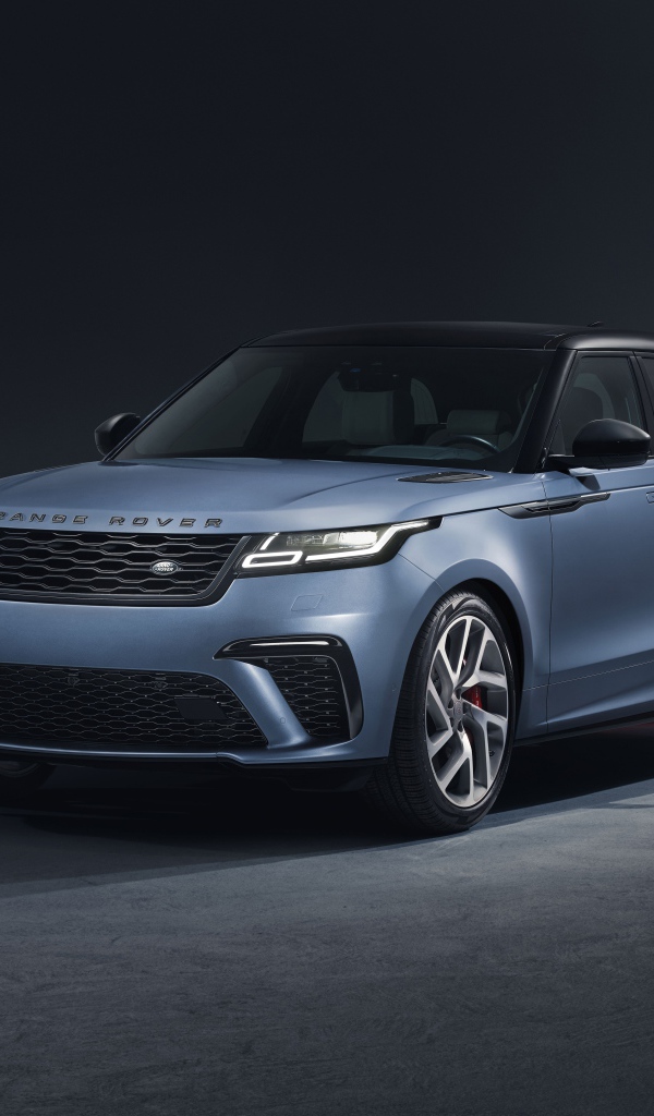 Серый внедорожник Range Rover Velar,  2019 года на сером фоне
