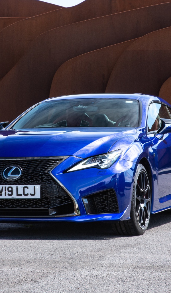 Синий стильный автомобиль Lexus RC F UK-Spec '2019 года