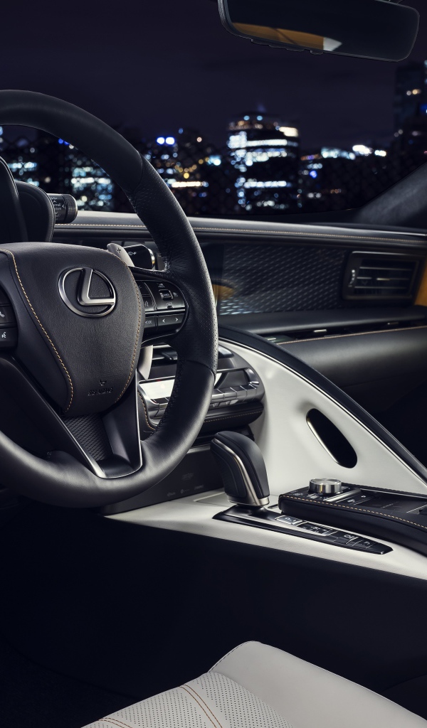 Салон автомобиля Lexus LC 500, 2019 года