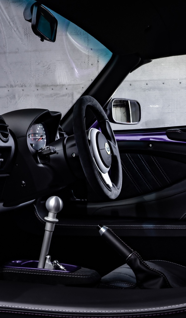 Салон автомобиля Lotus Exige Sport 350 