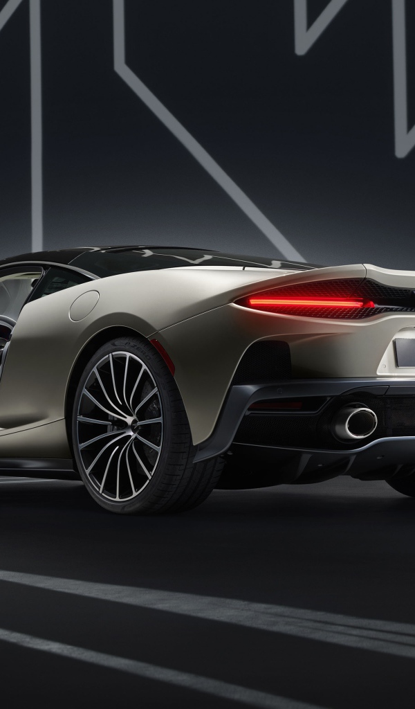 Автомобиль McLaren GT By MSO 2019 года вид сзади