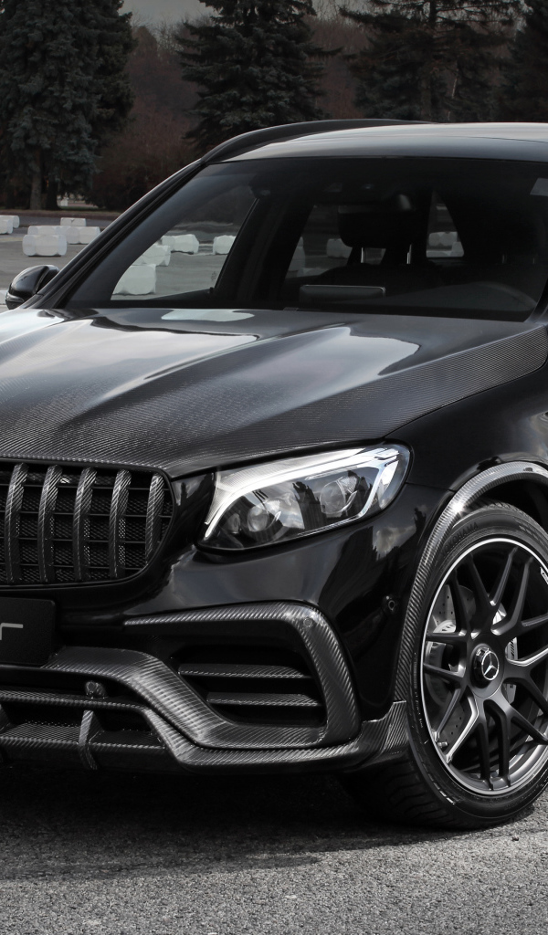 Черный автомобиль Mercedes-AMG GLC-Klasse Inferno 