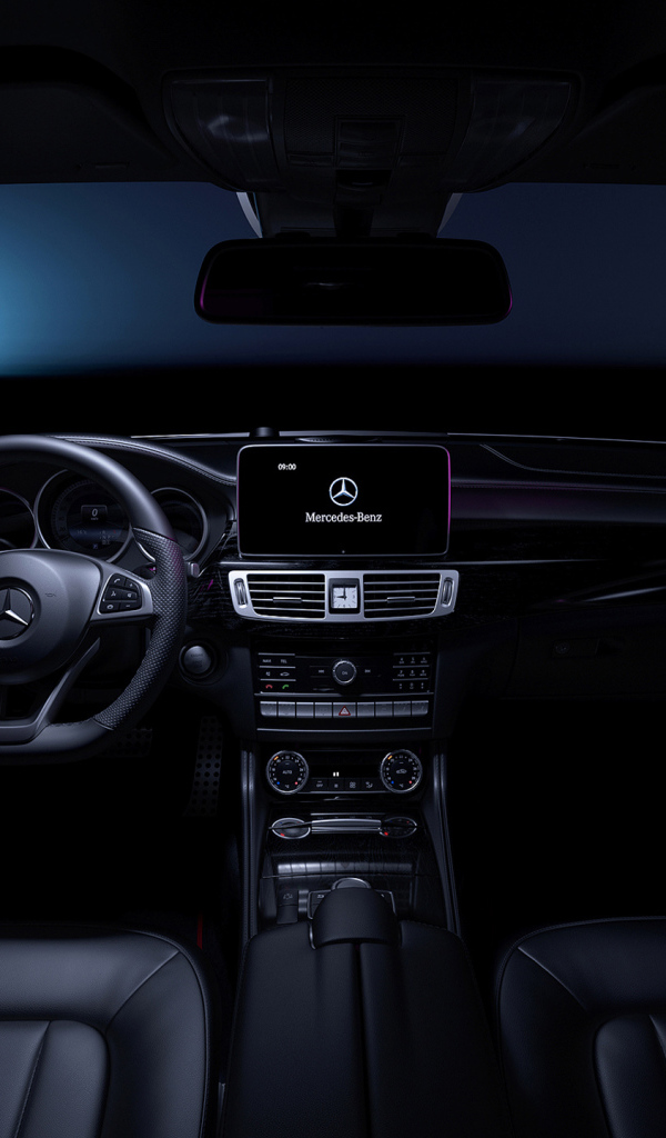 Черный кожаный салон автомобиля Mercedes-Benz CLS 