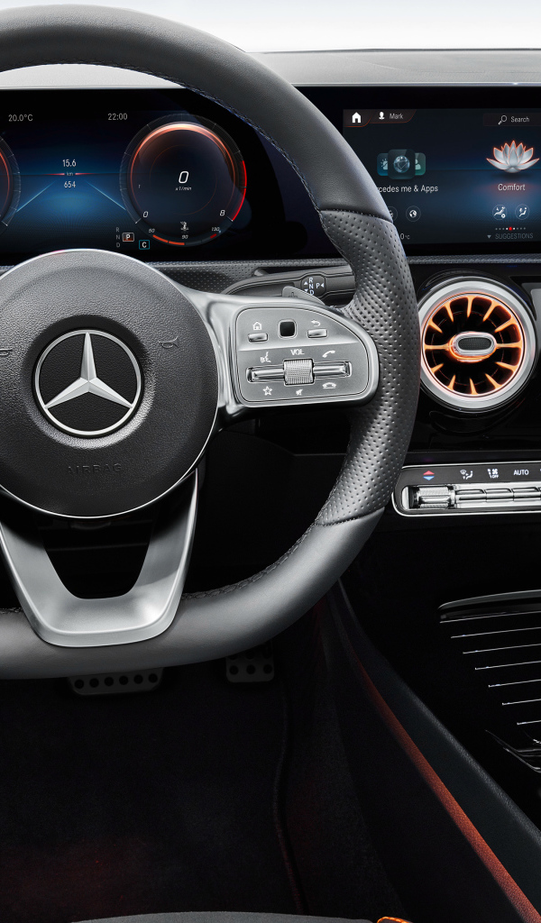 Салон автомобиля Mercedes-Benz CLA 250, 2019 года 