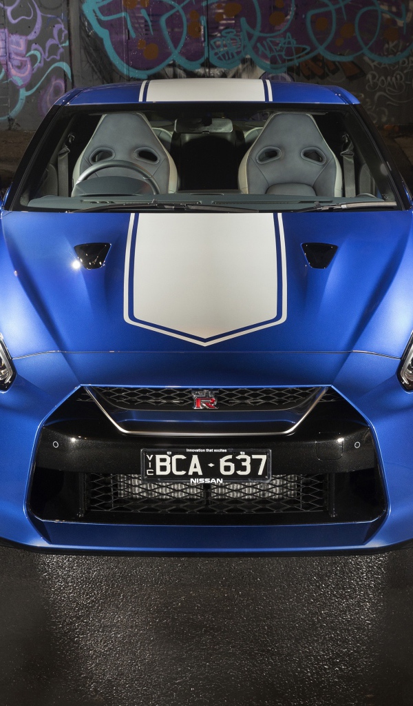 Спортивный автомобиль Nissan GT-R 50th Anniversary 2019 года