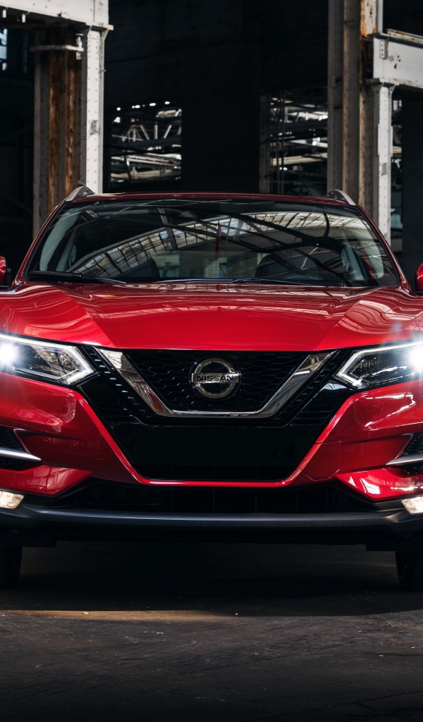 Красный автомобиль Nissan Rogue вид спереди