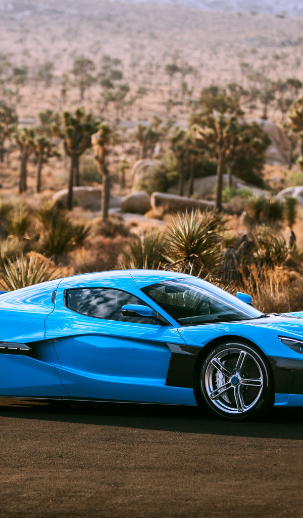 Синий быстрый автомобиль Rimac C Two California Edition 