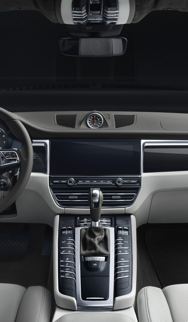 Салон автомобиля Porsche Macan Turbo 2019 года