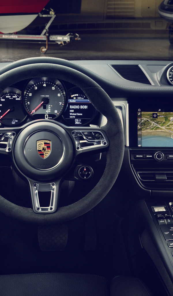 Красивый салон автомобиля Porsche Macan 2019 года