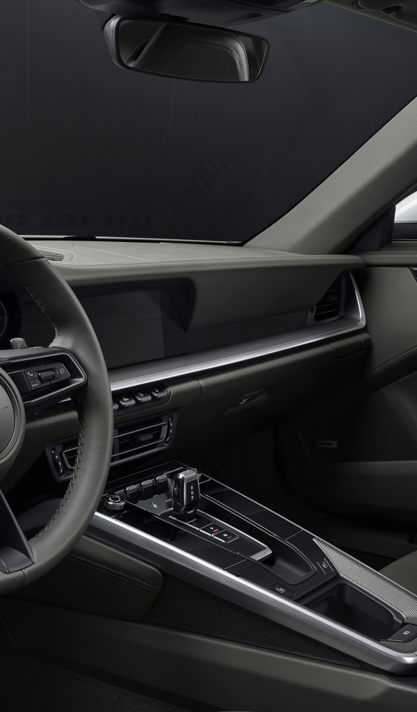 Черный салон автомобиля Porsche 911 Carrera 4 2019  года