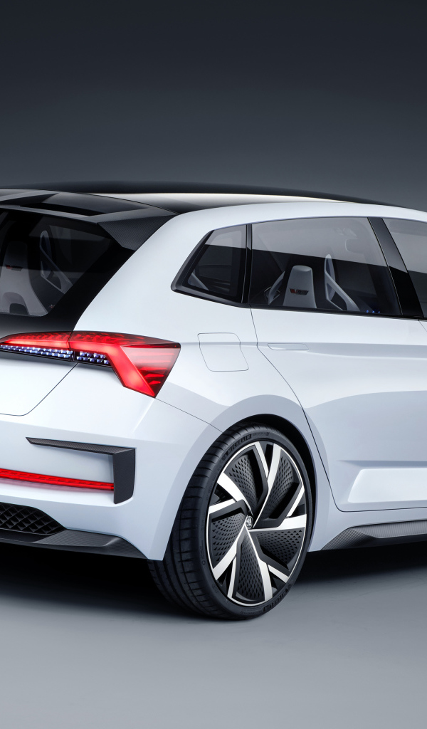 Автомобиль Skoda Vision RS 2018 года вид сзади