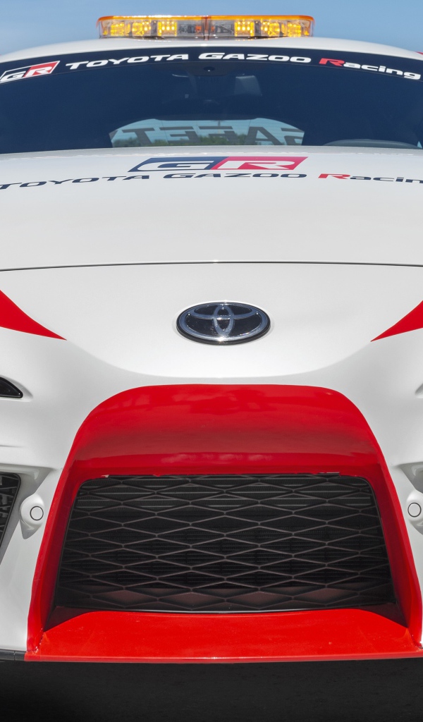 Автомобиль Toyota GR Supra Safety Car, 2019 года крупным планом