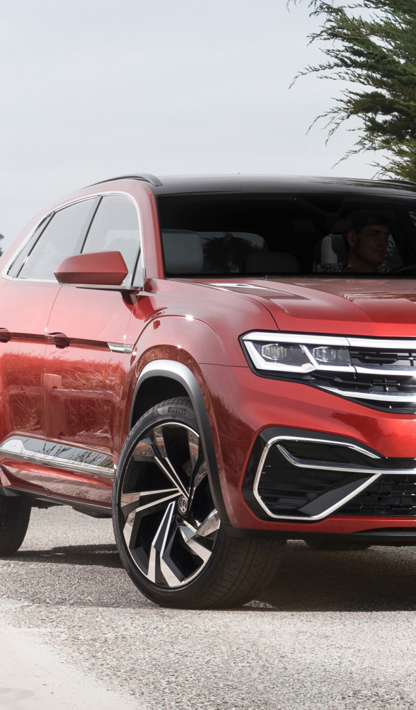 Красный внедорожник Volkswagen Atlas 2018 года