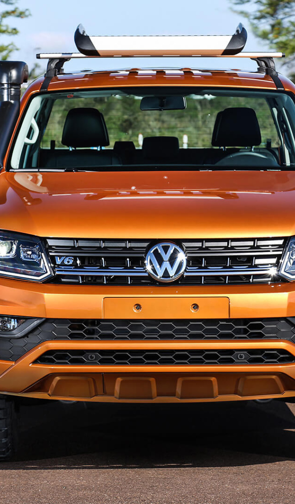 Golden SUV Volkswagen Amarok V6 front view