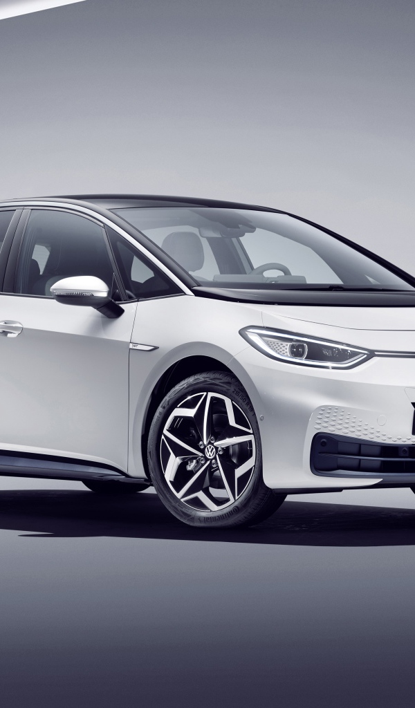 Белый Volkswagen ID.3 1st 2019 года на сером фоне