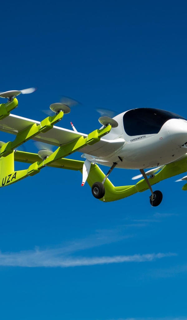 Электронный летательный дрон  Kitty Hawk Cora в небе