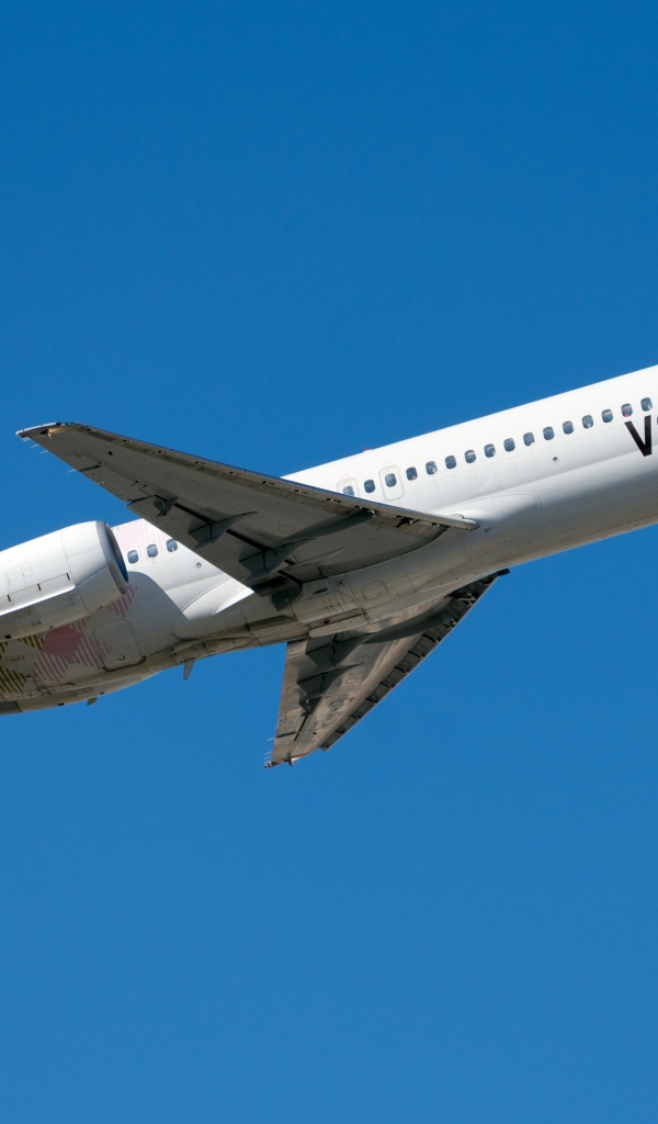 Большой пассажирский  Boeing 717-200 авиакомпании Volotea 