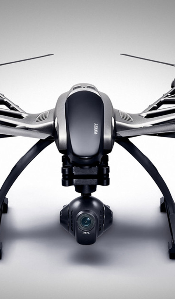 Квадрокоптер Yuneec Typhoon Q500 4K на сером фоне