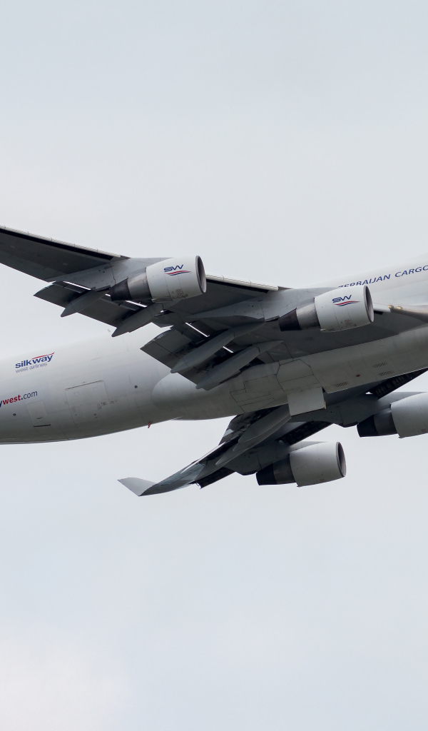Пассажирский Boeing 747-400F авиакомпании  Silk Way в небе