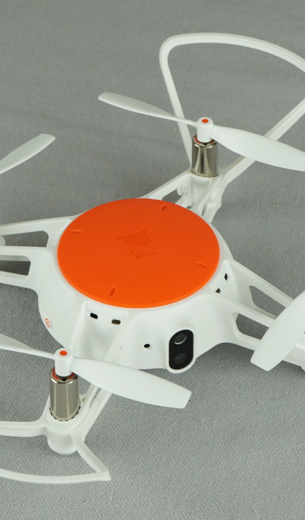 Квадрокоптер Xiaomi MiTu Minidrone 720P на сером фоне