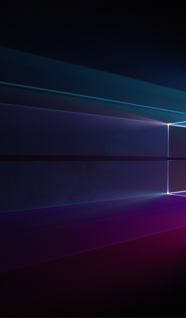 Яркие лучи от windows 10 на черном фоне