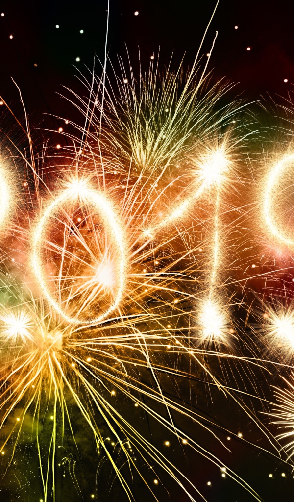 Красивые яркие цифры 2019 на фоне салюта