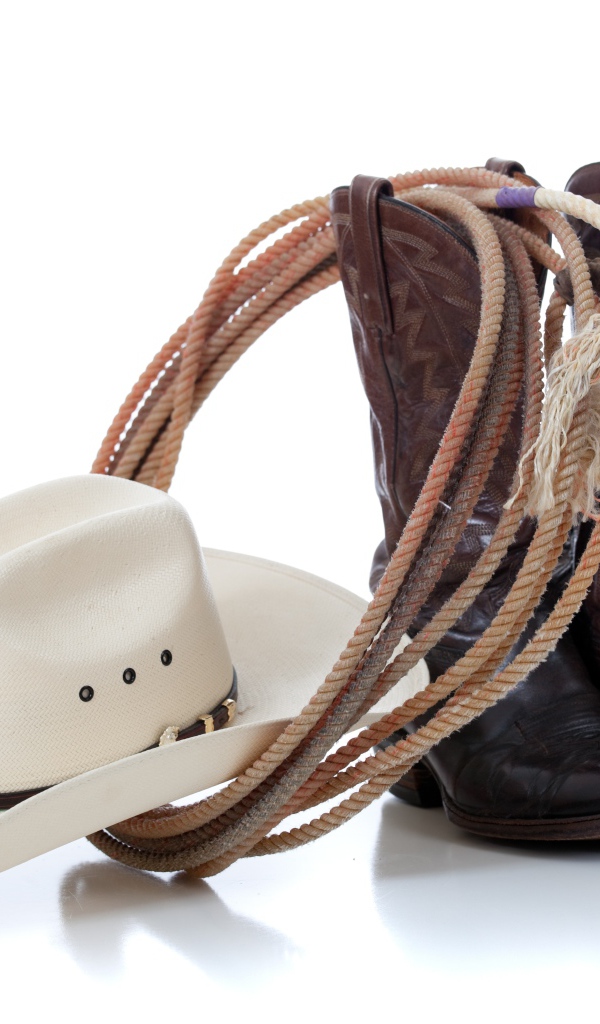 Сапоги, ковбойская шляпа и лассо на белом фоне