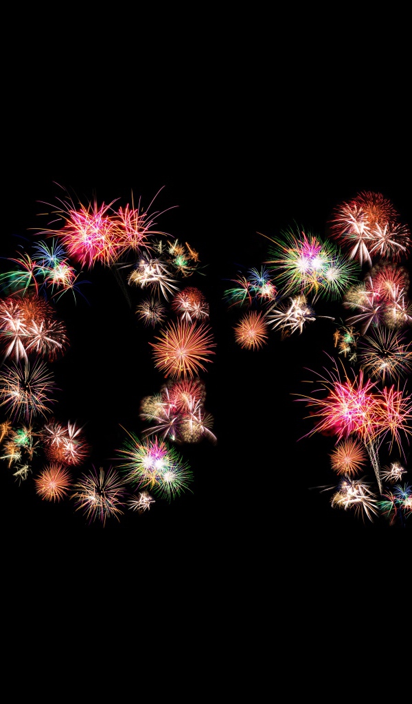 Цифры 2019 из салюта на черном фоне