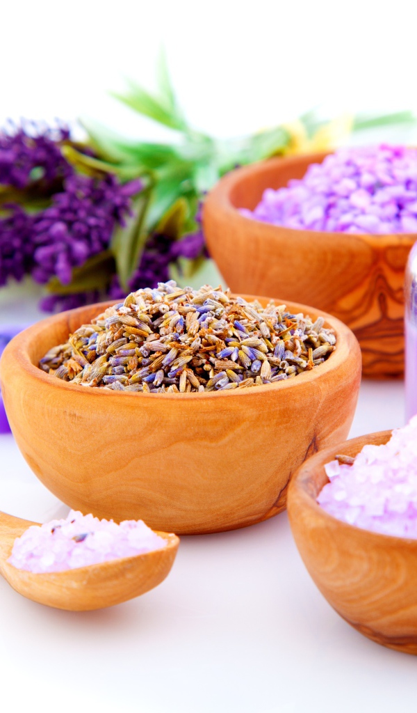 Лаванда на белом фоне с солью 