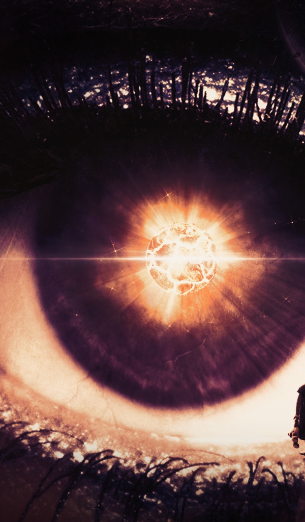 Маленькая девочка стоит на открытом фантастическом глазу