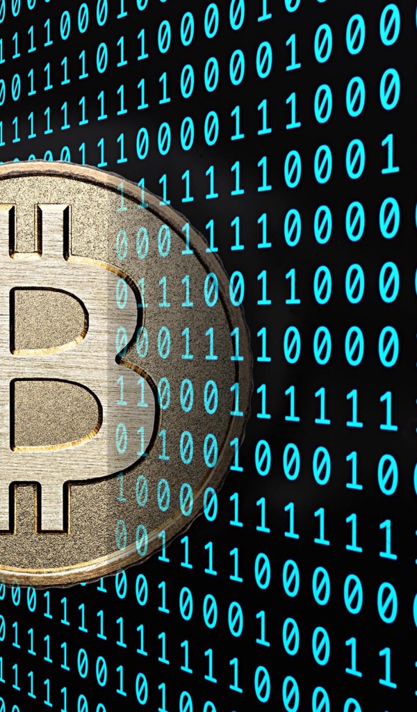 Монета Биткоин на фоне числового кода
