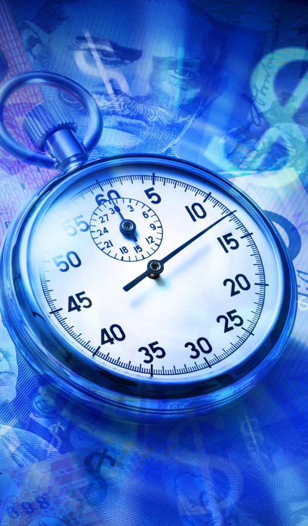 Секундомер лежит на купюрах разных стран 