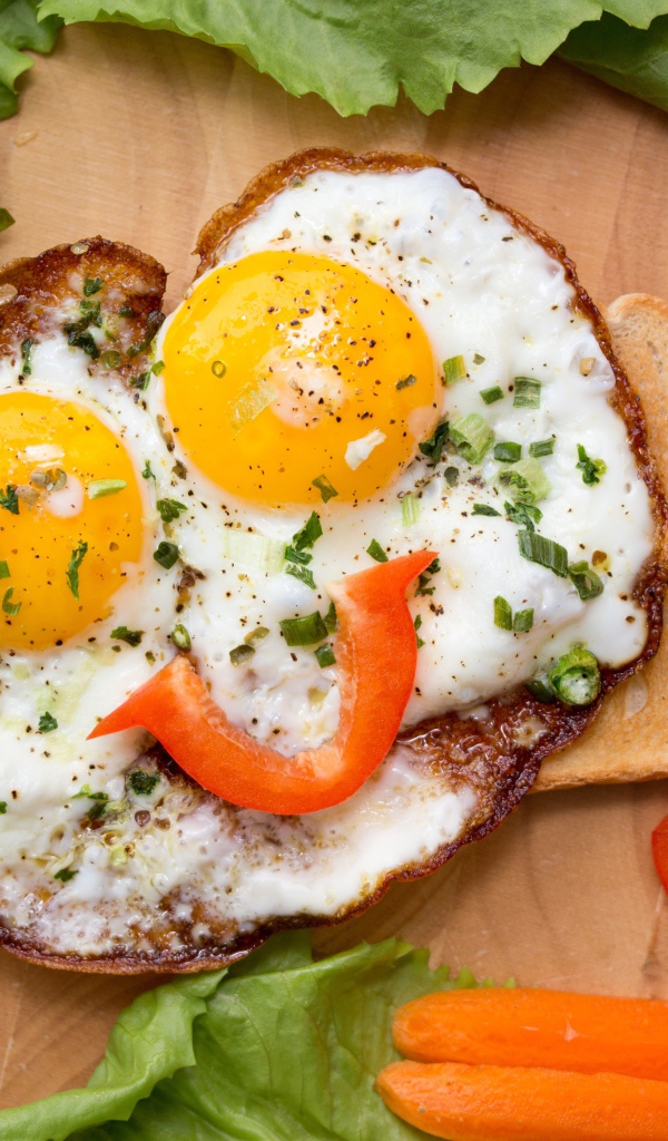 Яичница глазунья на тостах с болгарским перцем