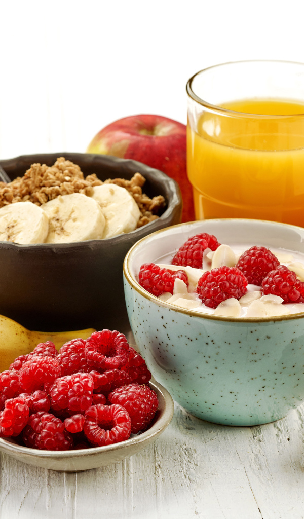 Продукты на завтрак на столе 