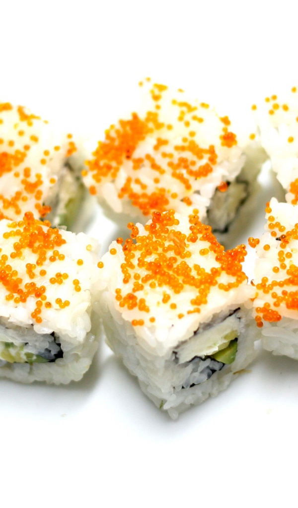 Суши с с рисом и красной икрой на белом фоне