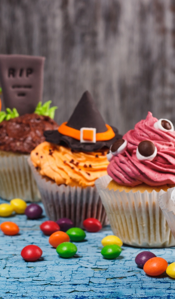 Кексы с кремом угощения на праздник Хэллоуин 