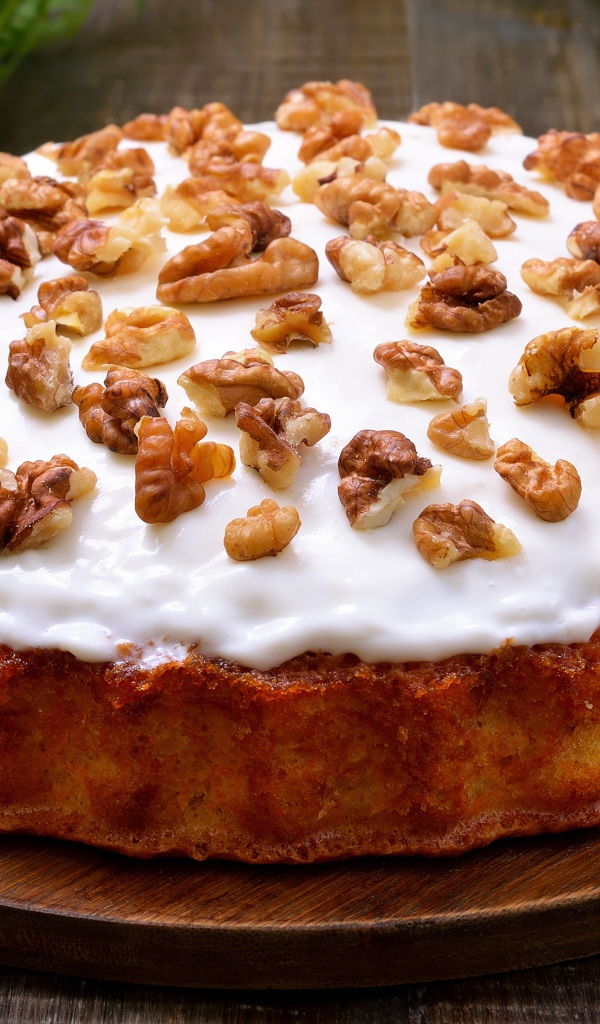 Морковный пирог со сметаной и грецкими орехами