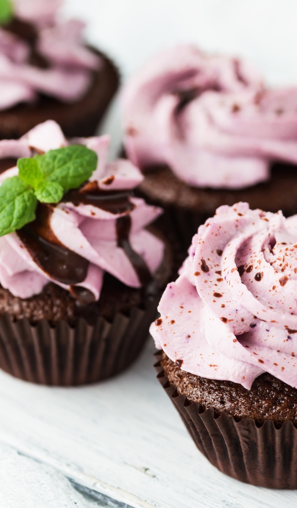 Вкусные шоколадные кексы с фруктовым кремом 