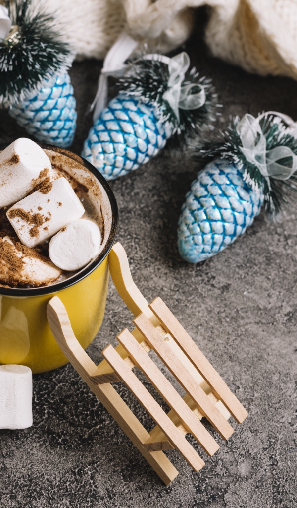 Кружка с маршмеллоу и игрушками 