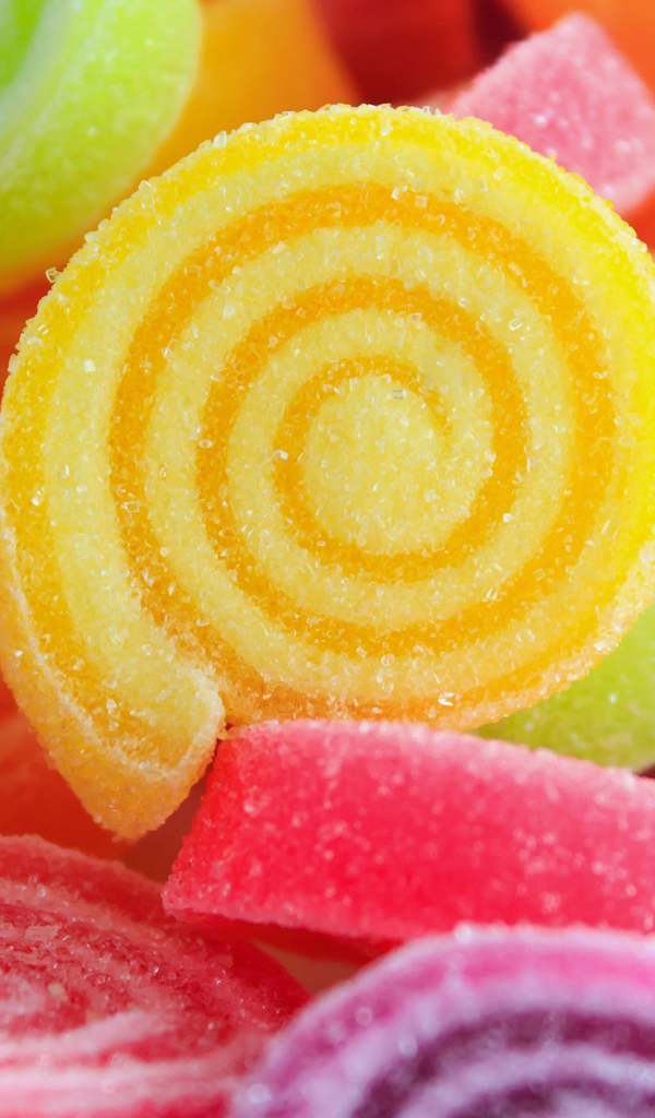Разноцветный  сладкий мармелад в сахаре крупным планом