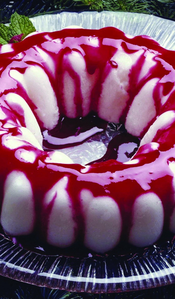 Пирог суфле с малиновым сиропом 