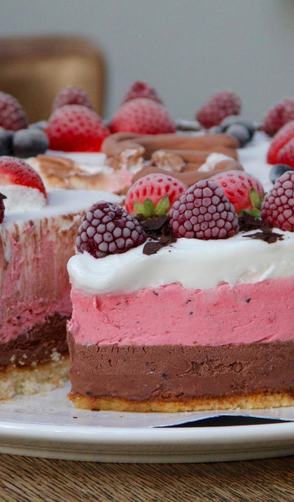 Вкусный торт с замороженными ягодами