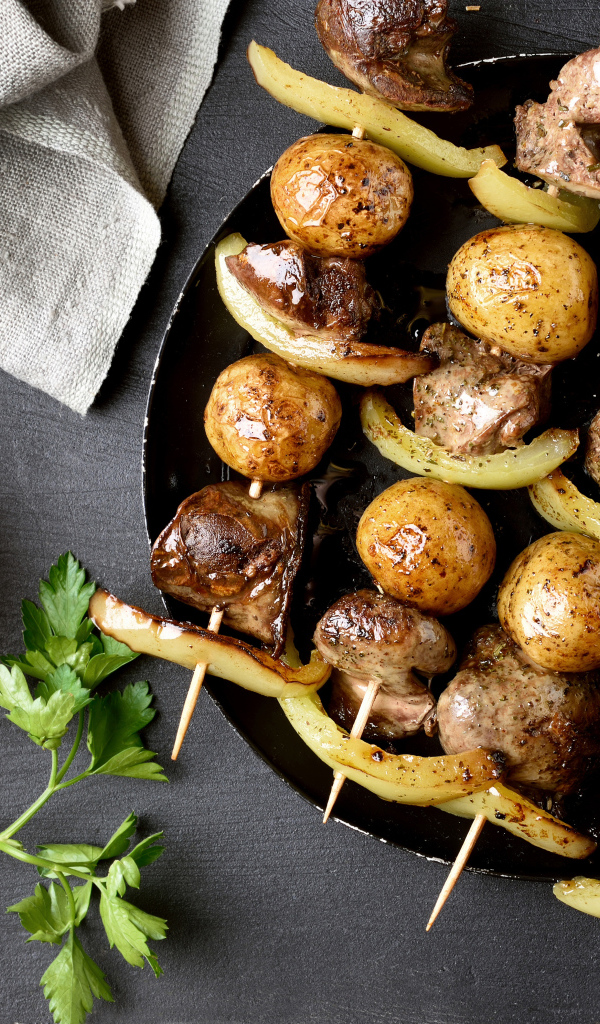 Шашлыки на шпажках с картофелем и перцем