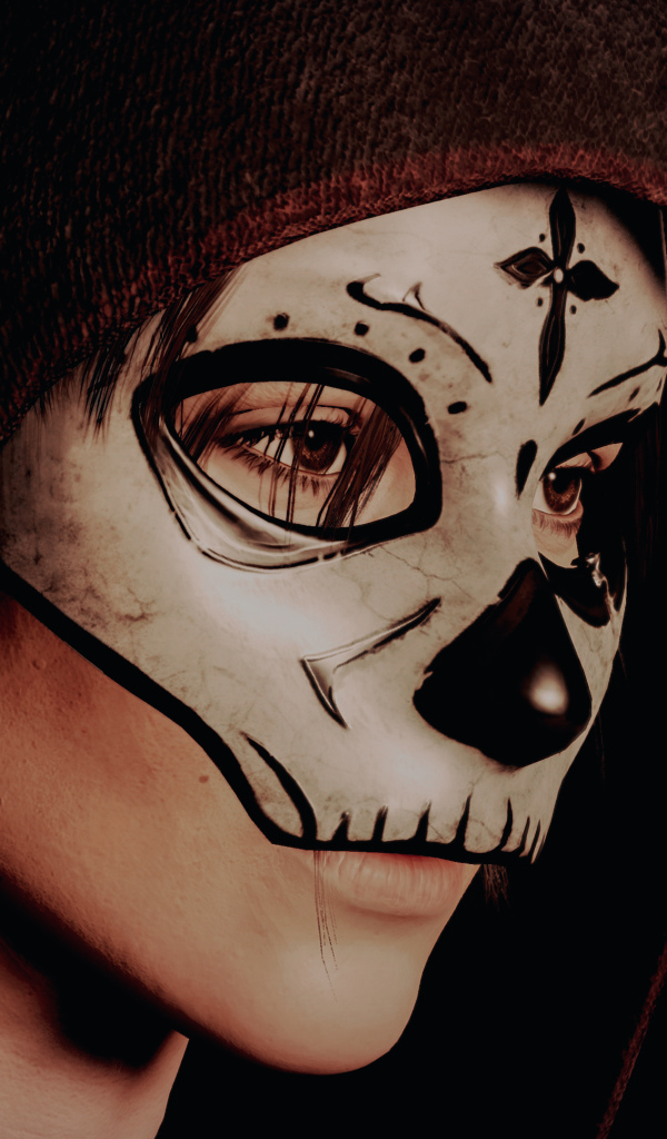 Молодая девушка в капюшоне с маской на лице