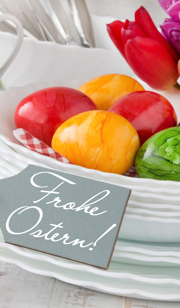 Пасхальные яйца с надписью Счастливой Пасхи на немецком языке